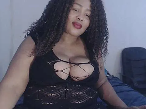 Live sex webcam photo for SEXYCURVACEOUS #245013043
