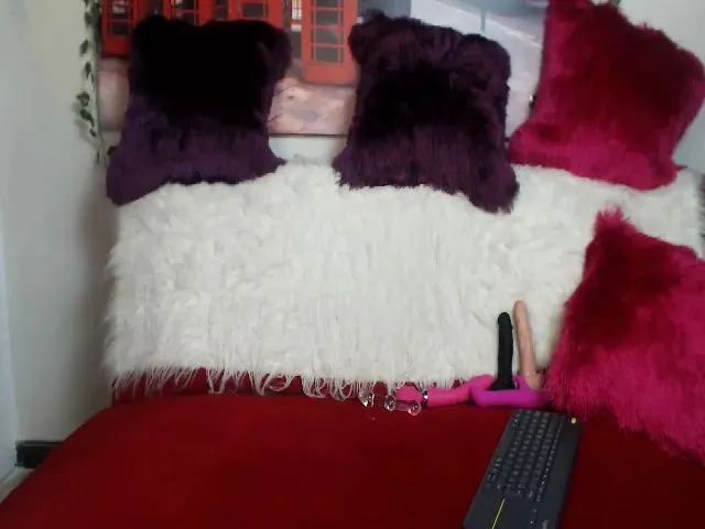 Live sex webcam photo for Emiliarain #253963017