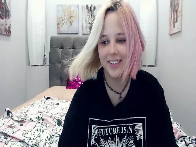 Live sex webcam photo for Helokit #255635136