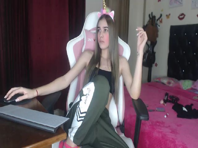 Live sex webcam photo for MIA_LOVE24 #260372340