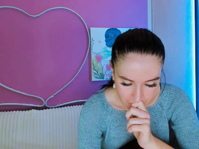 Live sex webcam photo for Lilly_Shine #260397763