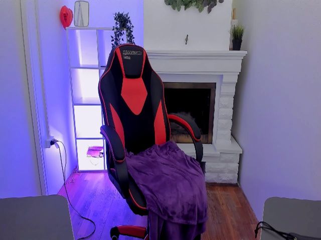 Live sex webcam photo for HelenCarter #256608227