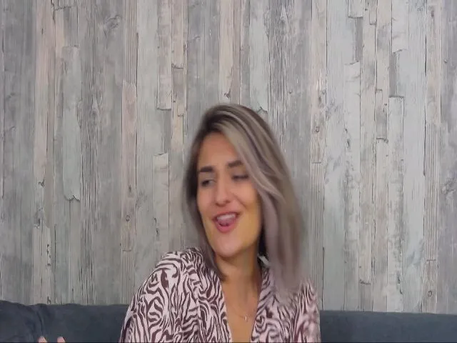 Live sex webcam photo for SecretAmber #255391112