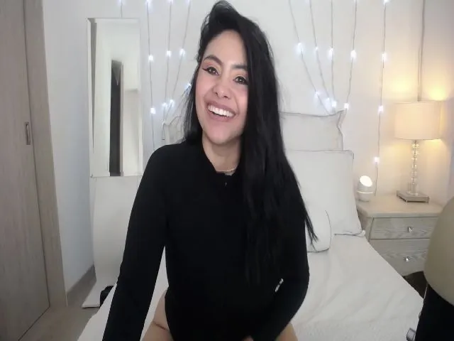Live sex webcam photo for Marianviolet #261814343