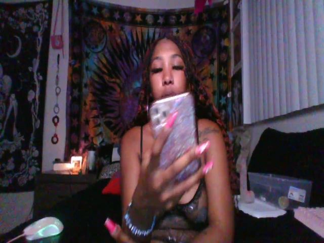 Live sex webcam photo for hennyhoneypot #259122616