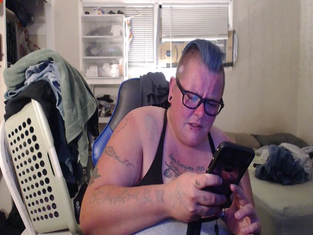 Live sex webcam photo for PunkChick420 #258544740