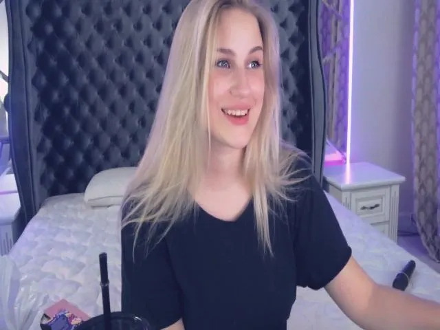 Live sex webcam photo for SantaGirll #254146909