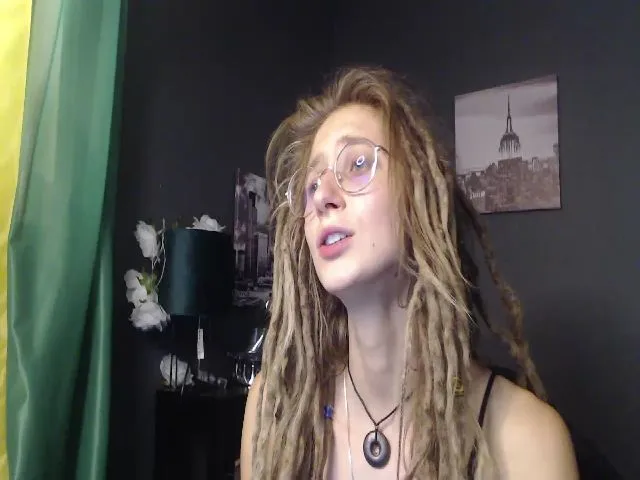 Live sex webcam photo for KINKYkeira #255278210