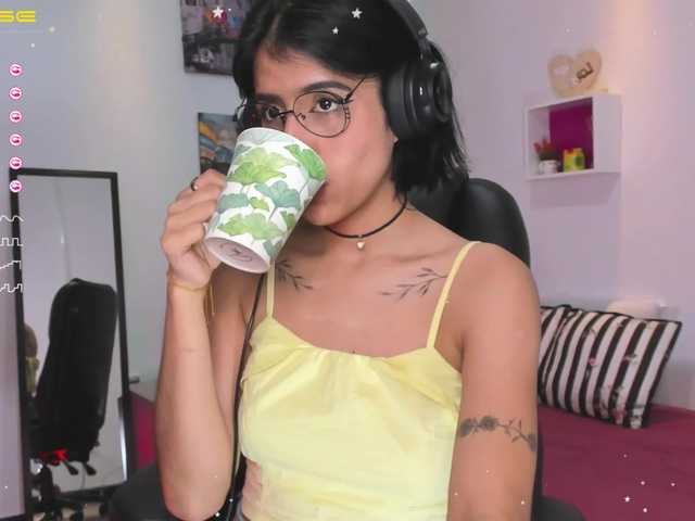 Live sex webcam photo for miiasugar #250381971