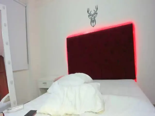 Live sex webcam photo for LittleRed2u #263476514