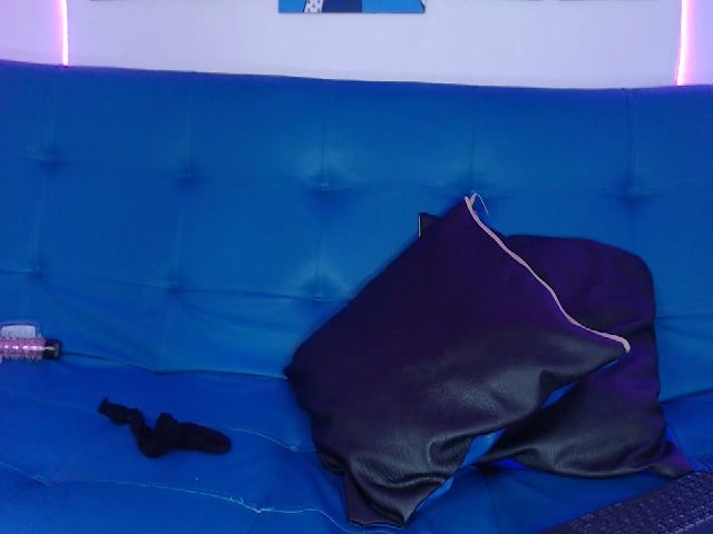 Live sex webcam photo for CrystalJoness #253211297