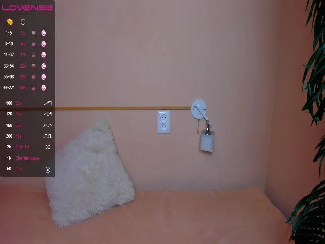 Live sex webcam photo for RoxyRoxe #265231227