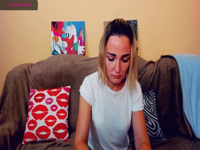 Live sex webcam photo for SecretDream #261262179