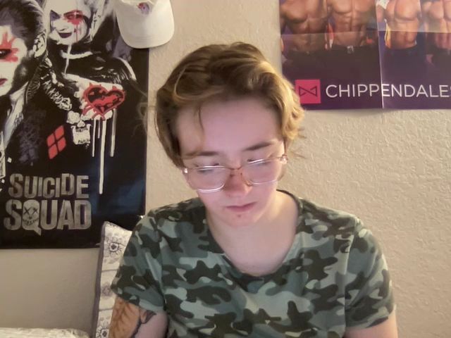 Live sex webcam photo for CandyBurger #252857924