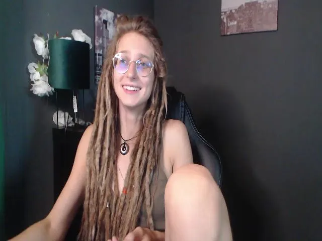 Live sex webcam photo for KINKYkeira #254051769