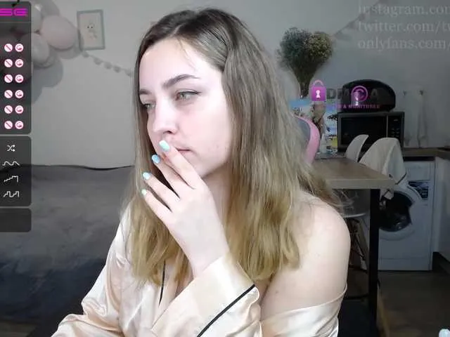 Live sex webcam photo for twinklevi #242142458