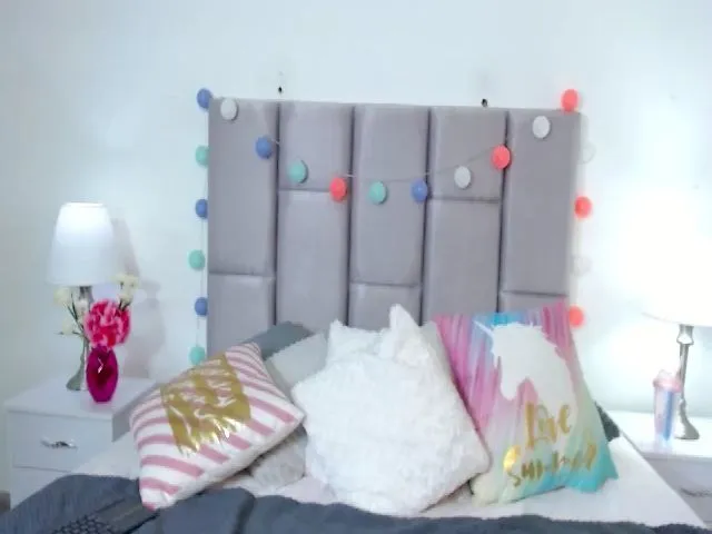 Live sex webcam photo for Mia_thompsons #254878847