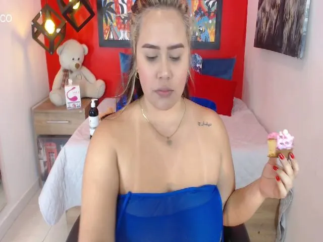 Live sex webcam photo for Evelyn_Monroe #253916652