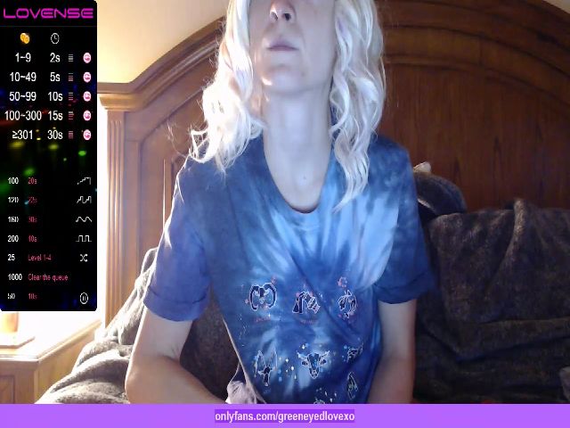 Live sex webcam photo for xKawaiiQueenx #252406771