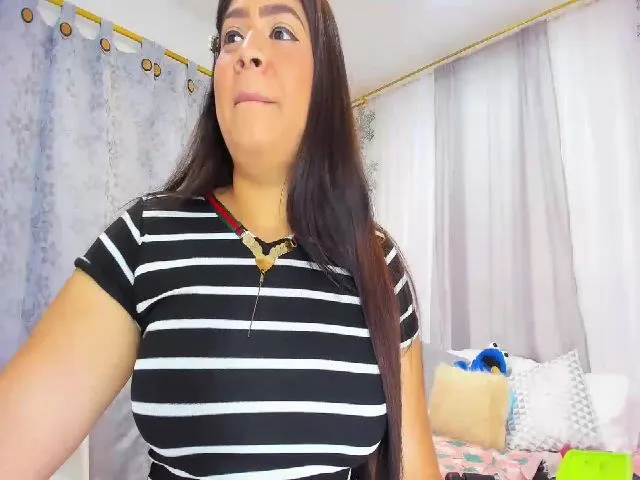 Live sex webcam photo for Emilly_harper #253434552