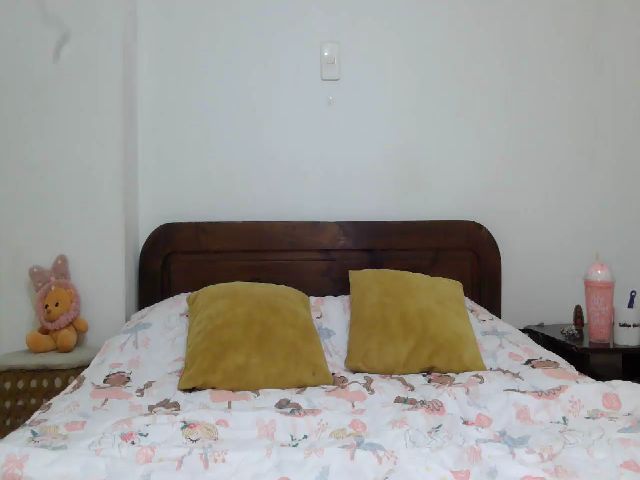 Live sex webcam photo for Cailyn_Hot1 #264314157