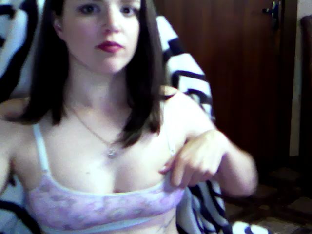 Live sex webcam photo for BattyCrystal #257394061