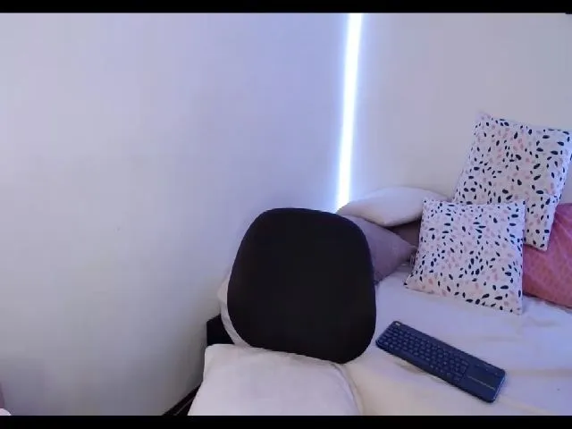 Live sex webcam photo for BrendaLi #254877222
