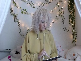 Live sex webcam photo for MissyBlue #251947844