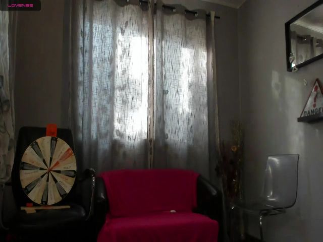 Live sex webcam photo for Emeli_Squirt #254385049