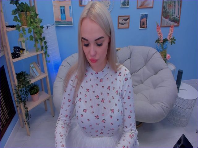 Live sex webcam photo for EvaRame #254329498