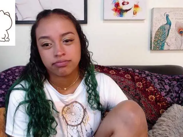 Live sex webcam photo for Angeluxxx #250382164