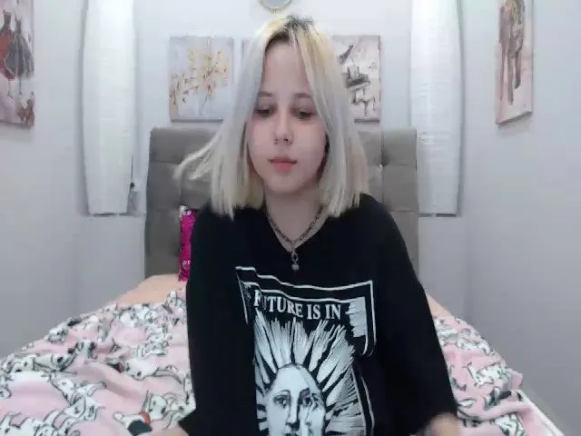 Live sex webcam photo for Helokit #253366441