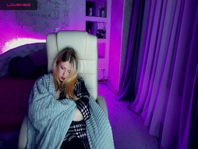 Live sex webcam photo for TinkerrBelll #255777062