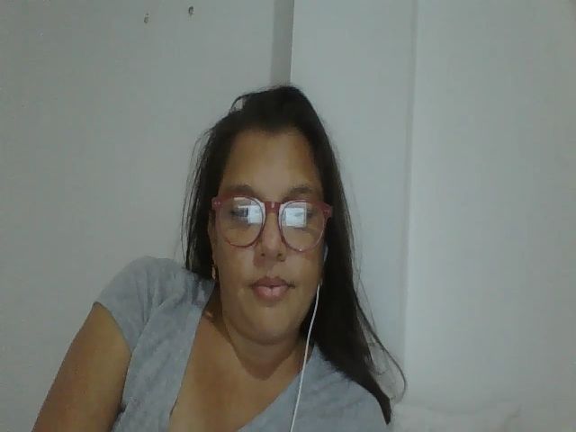 Live sex webcam photo for SweetLola01 #258435047