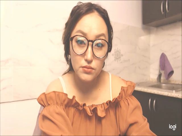 Live sex webcam photo for HrnyTeacher #252858569