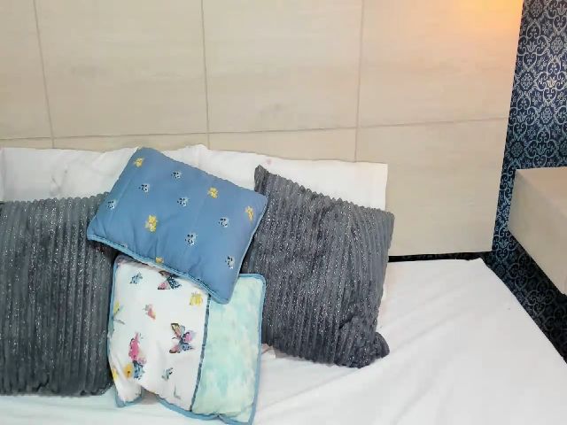 Live sex webcam photo for Sexxygirl18x #255813954