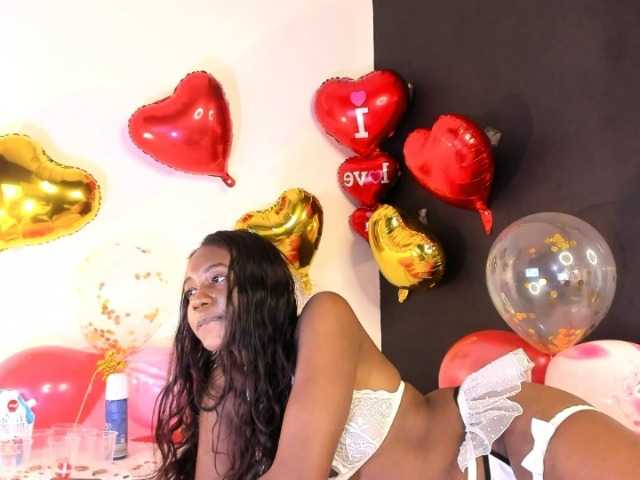 Live sex webcam photo for HaileyVans #241100860