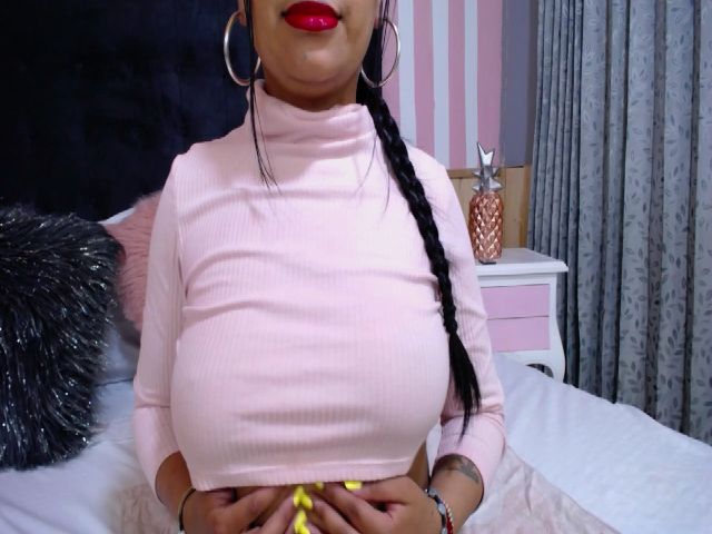 Live sex webcam photo for MeganJobs20 #263225109