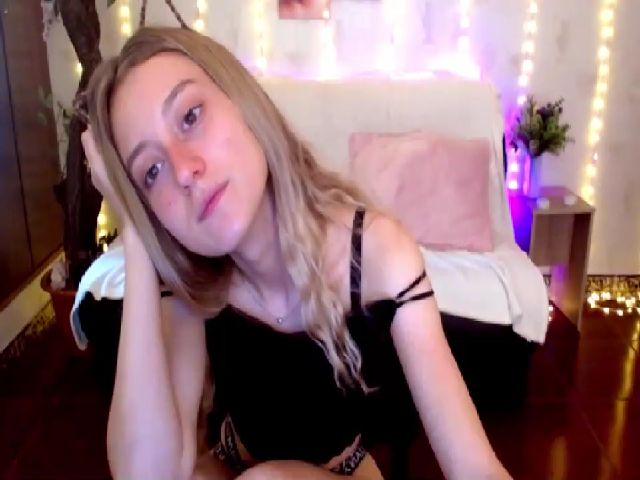 Live sex webcam photo for LinaRum__ #254034883