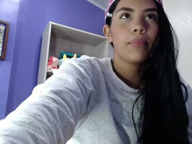 Live sex webcam photo for EmiliaReed #251103691