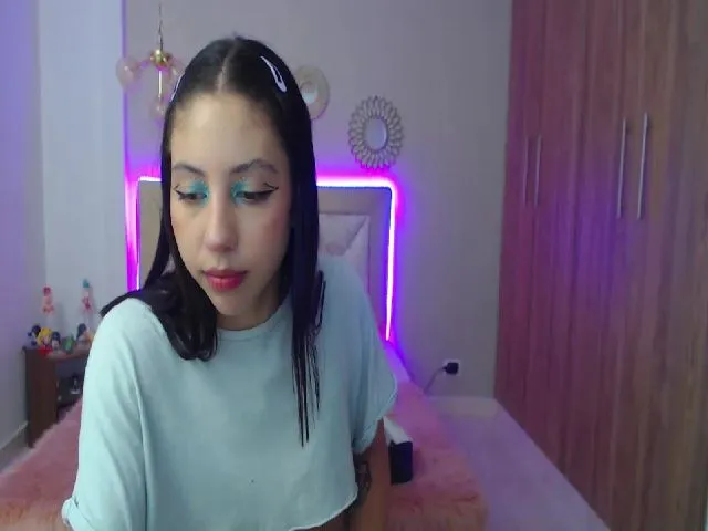 Live sex webcam photo for Emily_evans18 #262412107