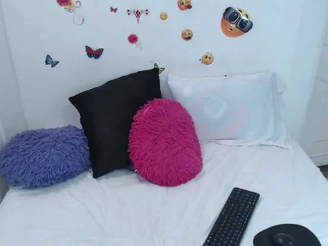 Live sex webcam photo for Emilly-Alyn #241096169