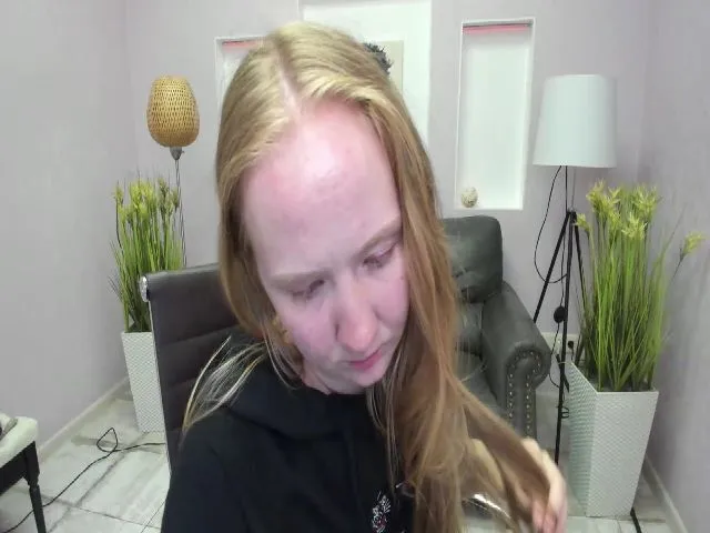 Live sex webcam photo for StunningKelly #253869200