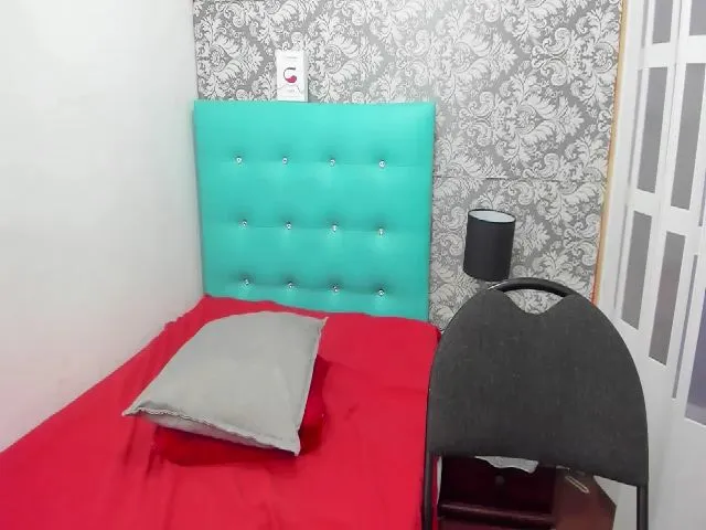 Live sex webcam photo for gia_cooper #259035202