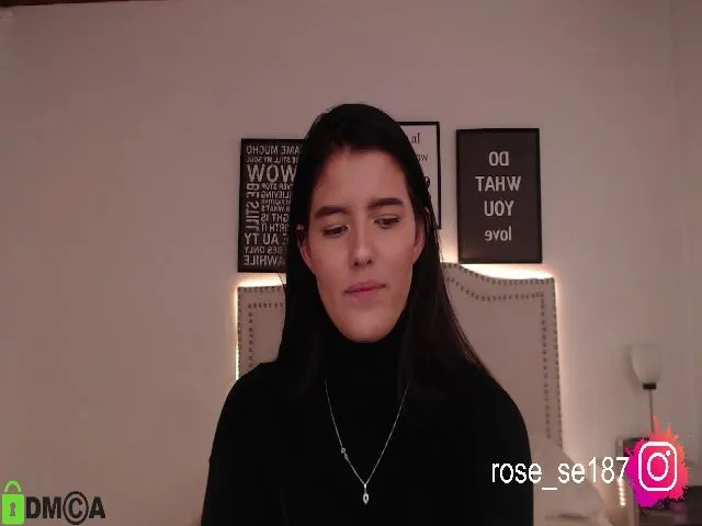 Live sex webcam photo for Rose_se #259551595