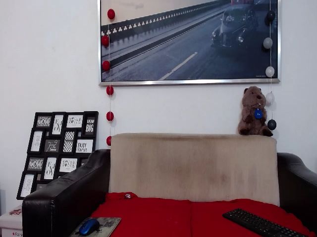 Live sex webcam photo for ElenaTroyy #258299896