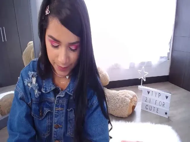 Live sex webcam photo for Hellenn #261612935