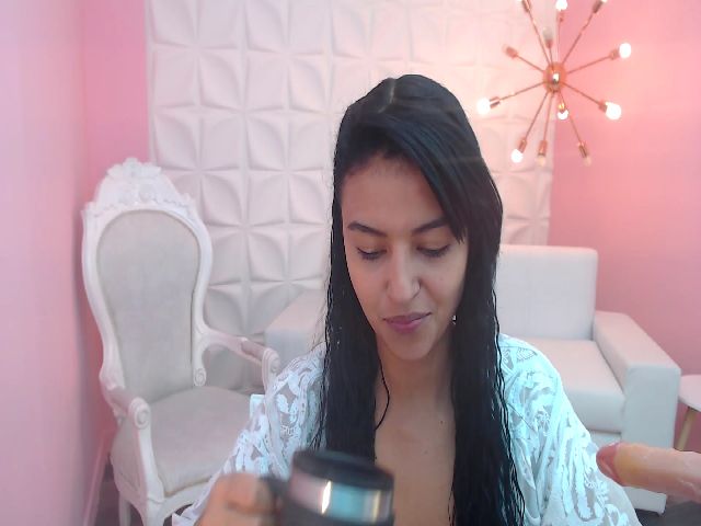 Live sex webcam photo for Lily_Evanx #254111574