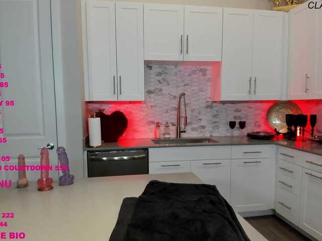 Live sex webcam photo for Classy4uuuu #287958597