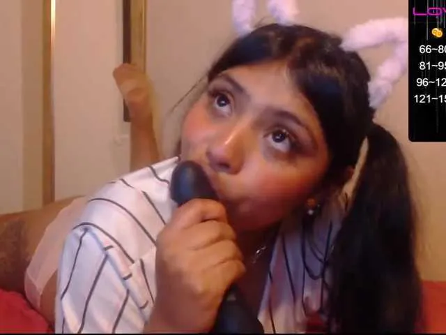 Live sex webcam photo for Jasminn-1 #241304406